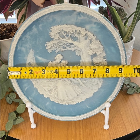 “Your Fair Eyes” Incolay Cameo Stone Plate Vintage 1988 EUC - Picture 7 of 8